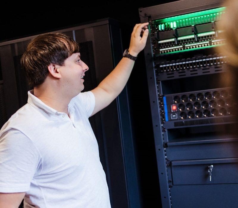 <h1>Specialist in <u>patch and server cabinets</u></h1>